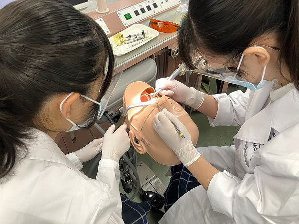 神奈川歯科大学を見学